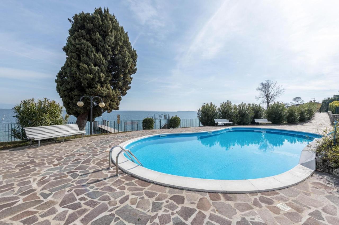 On The Beach Lake View Manerba del Garda Exterior photo