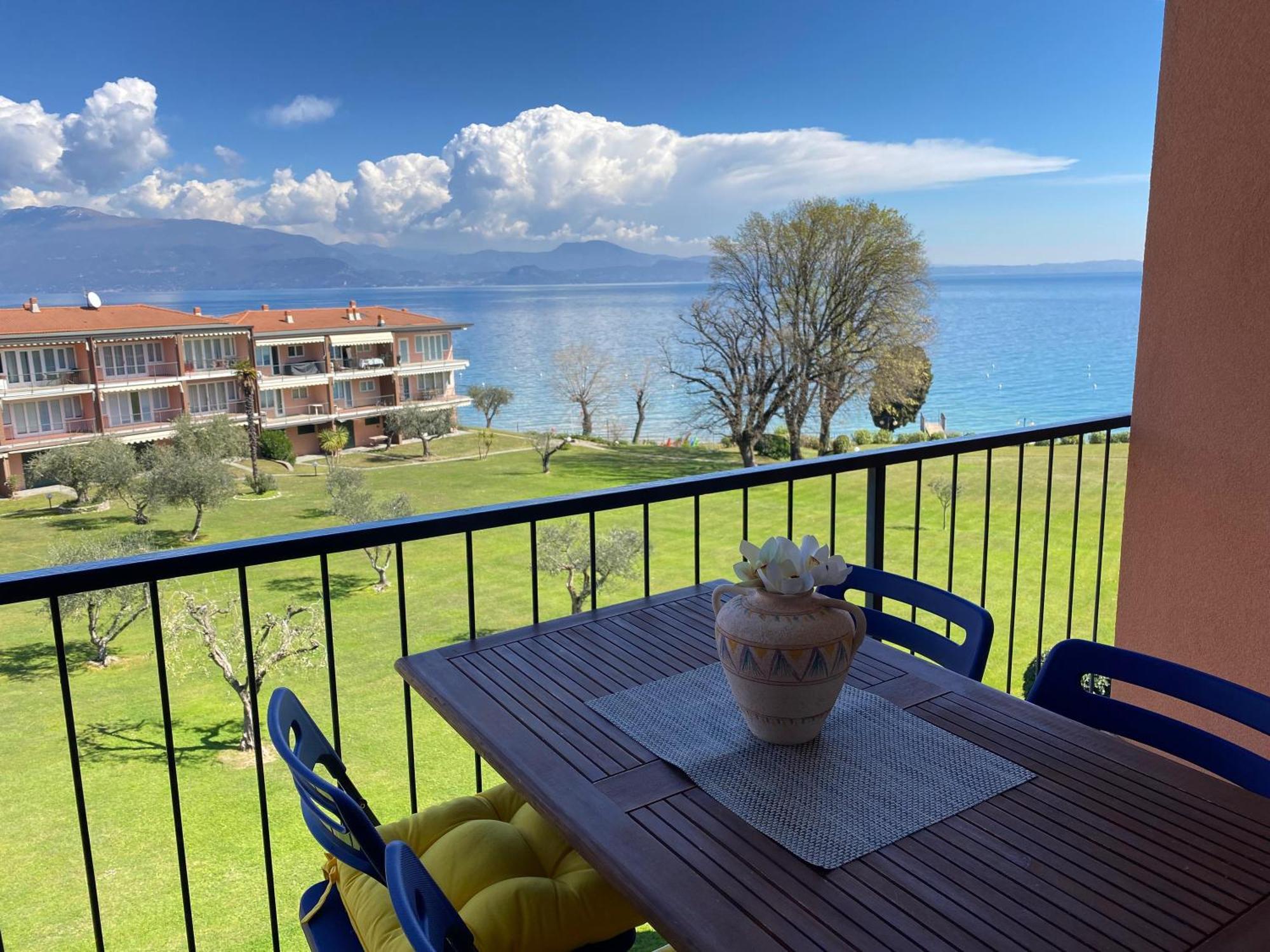 On The Beach Lake View Manerba del Garda Exterior photo