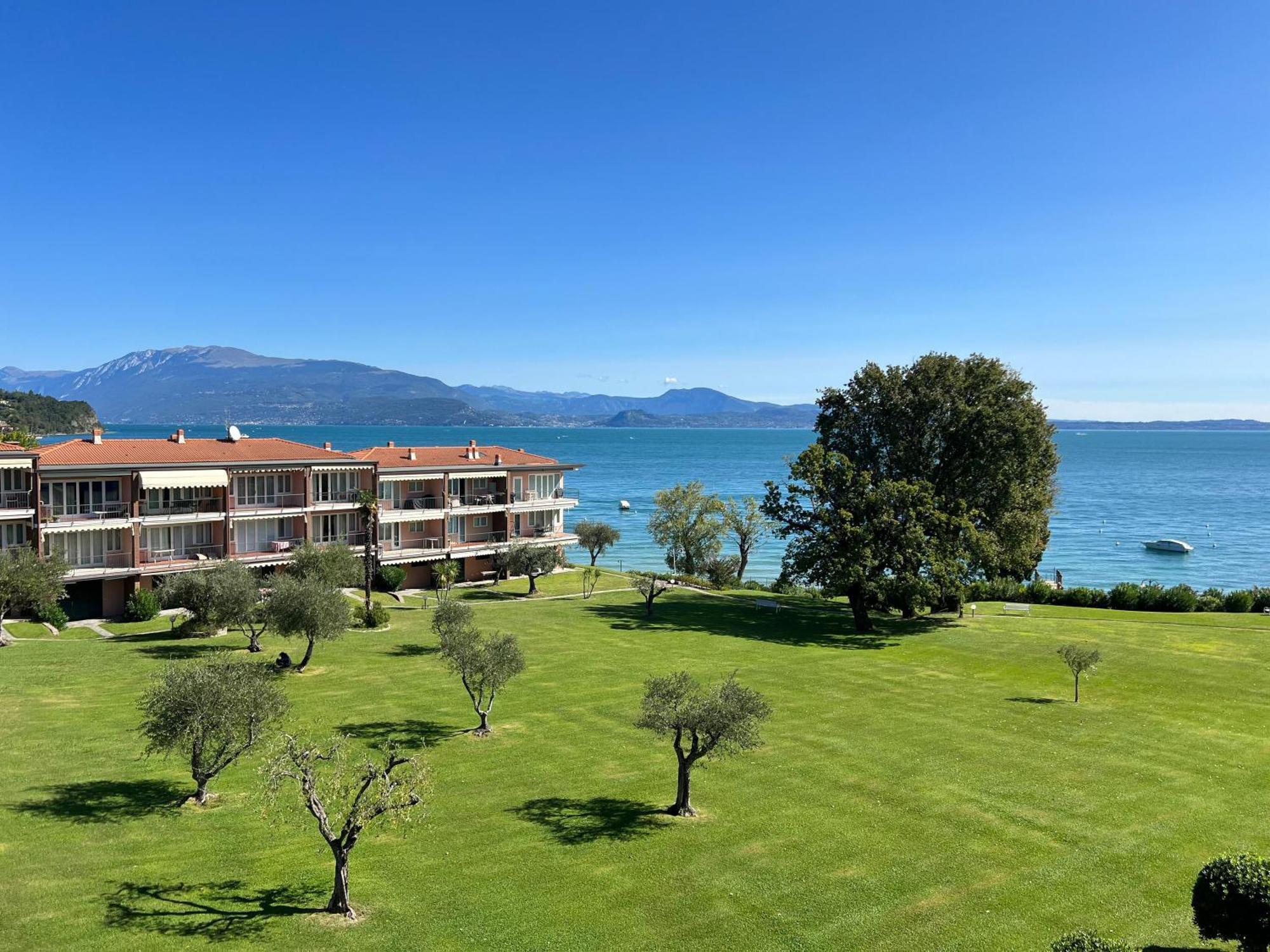 On The Beach Lake View Manerba del Garda Exterior photo